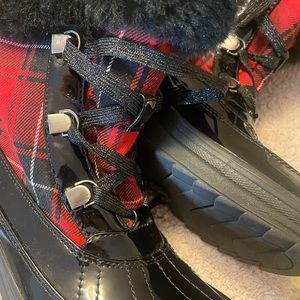 Anne Klein Woman’s Gayla 2 Faux Fur Plaid Winter Boots size 7.5